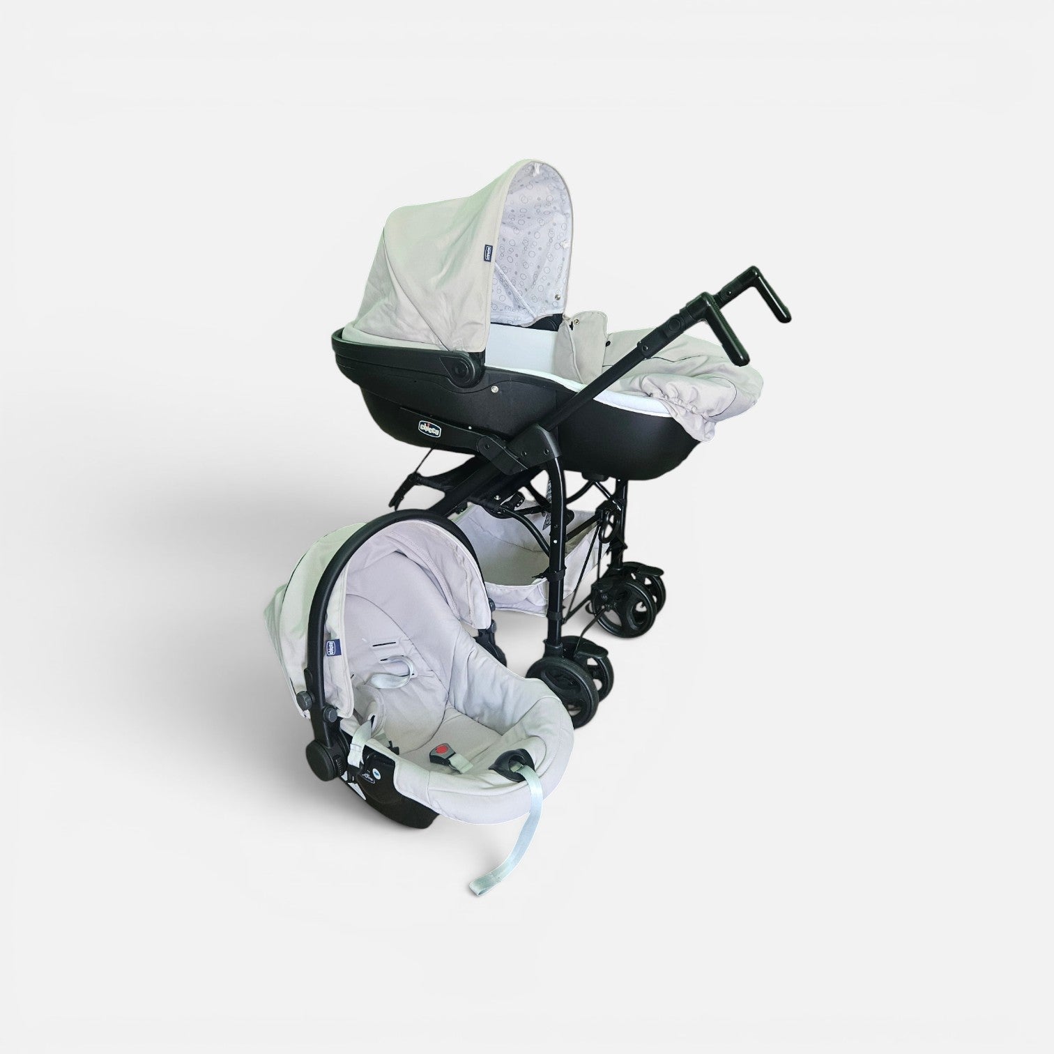 Carucior Chicco Trio Sprint configurată doar cu două piese