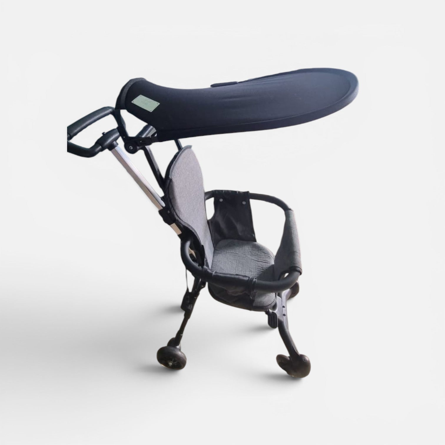 Crucior sport portabil și compact de tip tricicletă (Micro Trike / Magic Stroller)